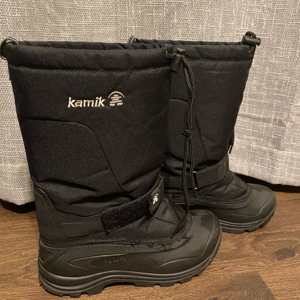Woman’s 9 Kamik winter boots
